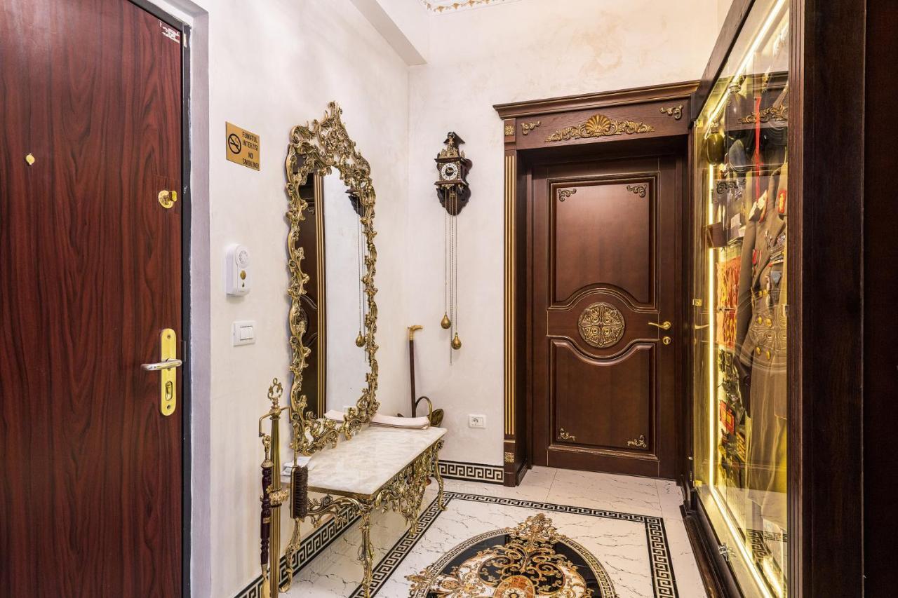 בוקרשט Private Museum Apartment With Antique Decor מראה חיצוני תמונה
