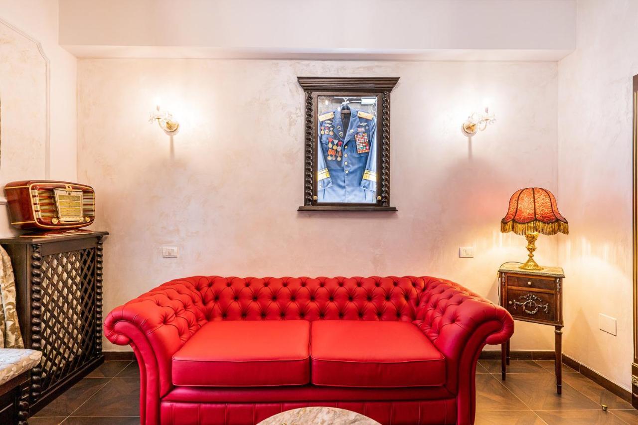 בוקרשט Private Museum Apartment With Antique Decor מראה חיצוני תמונה