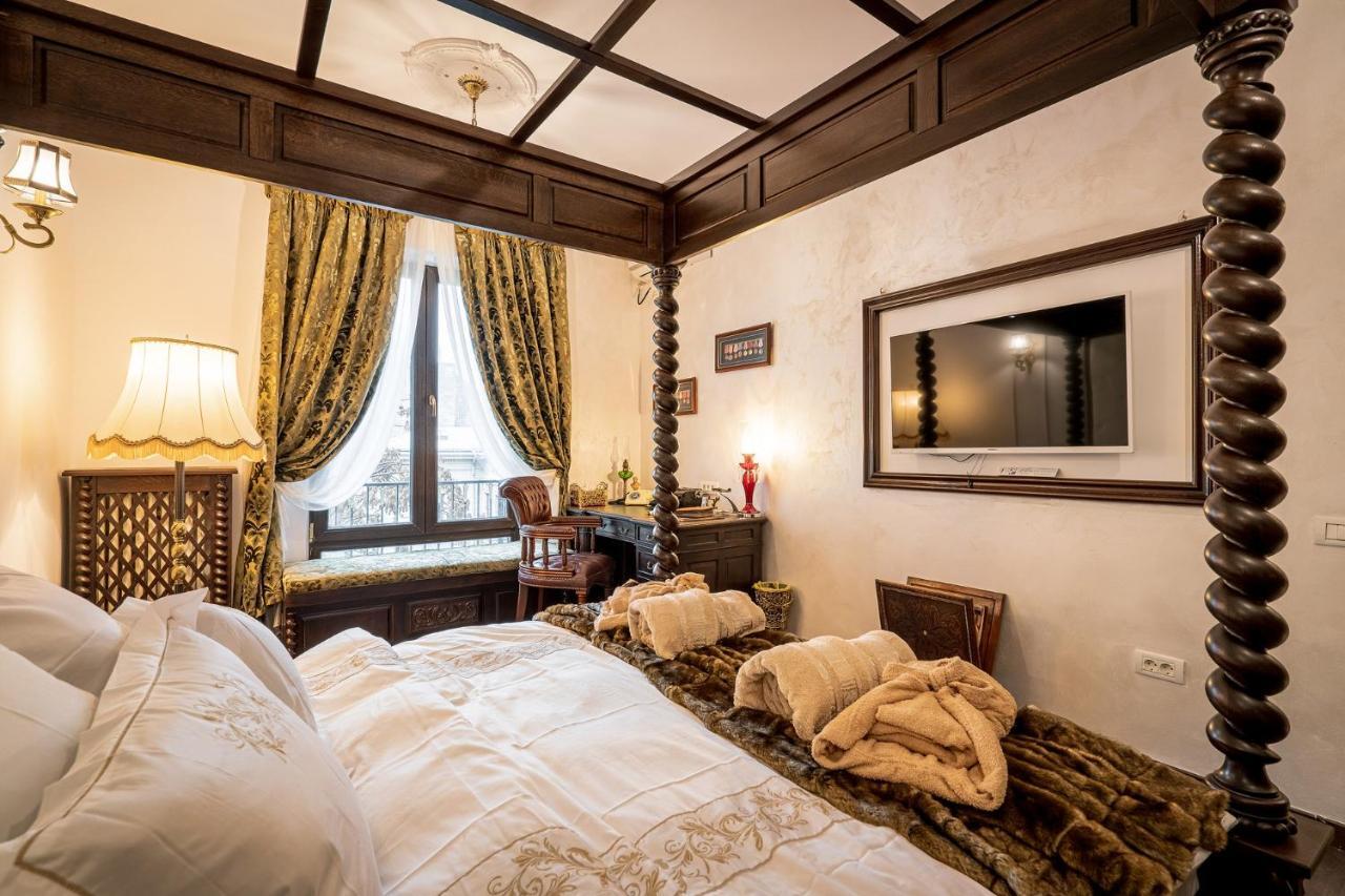 בוקרשט Private Museum Apartment With Antique Decor מראה חיצוני תמונה