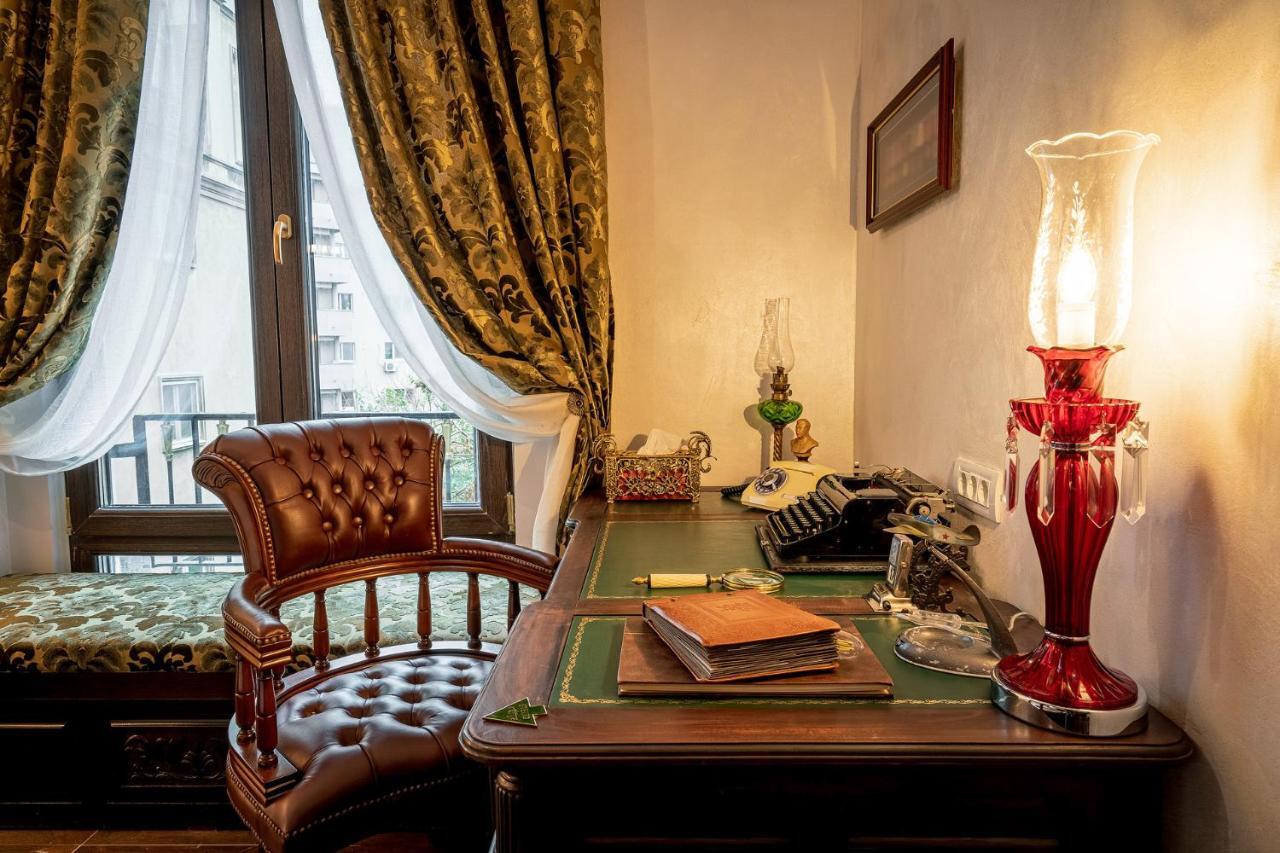 בוקרשט Private Museum Apartment With Antique Decor מראה חיצוני תמונה