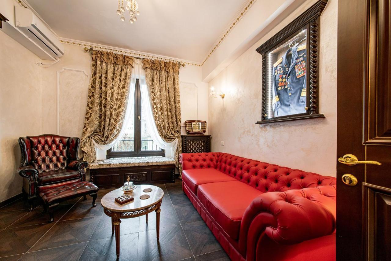 בוקרשט Private Museum Apartment With Antique Decor מראה חיצוני תמונה