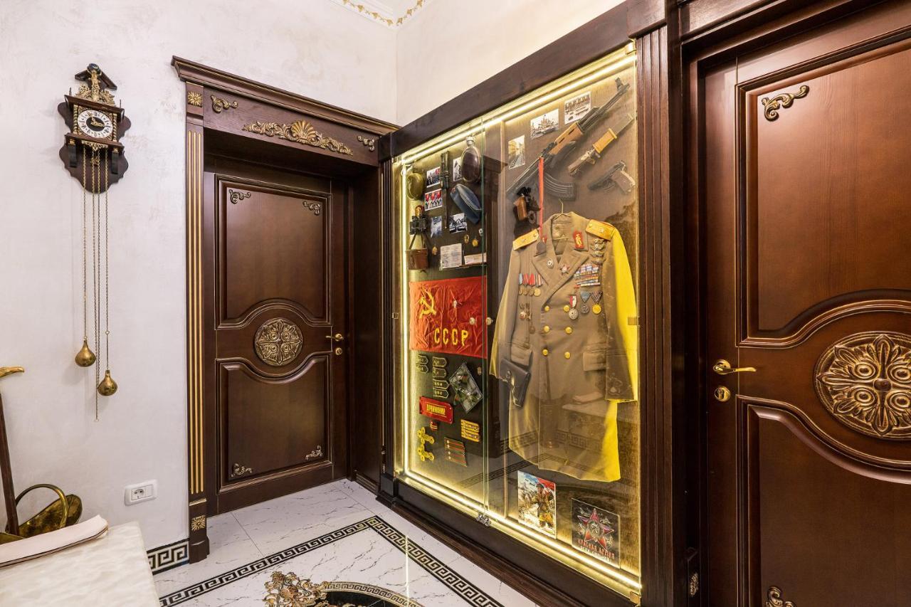 בוקרשט Private Museum Apartment With Antique Decor מראה חיצוני תמונה