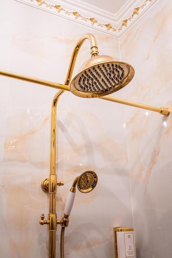 בוקרשט Private Museum Apartment With Antique Decor מראה חיצוני תמונה