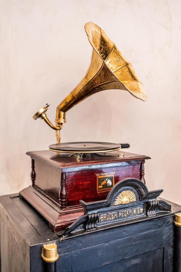 בוקרשט Private Museum Apartment With Antique Decor מראה חיצוני תמונה