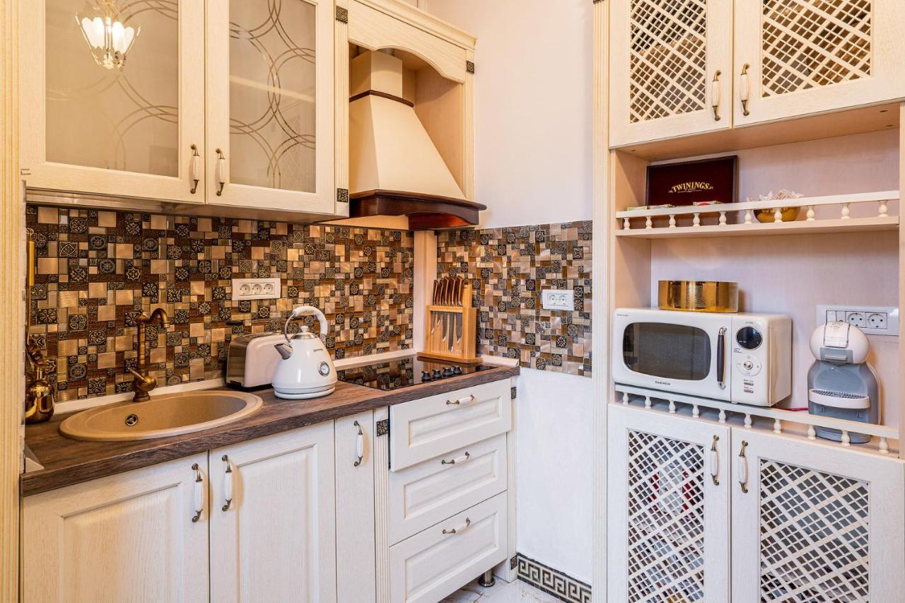 בוקרשט Private Museum Apartment With Antique Decor מראה חיצוני תמונה