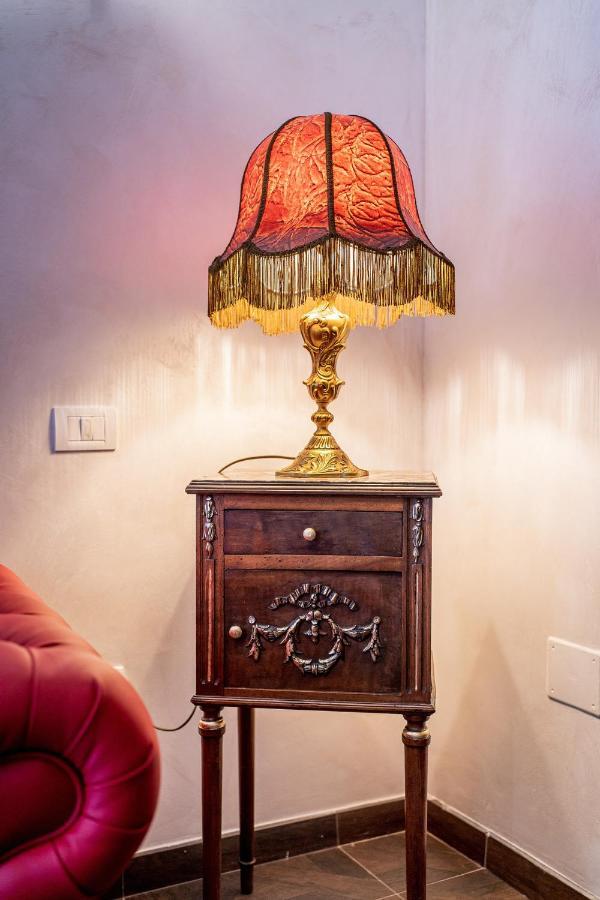 בוקרשט Private Museum Apartment With Antique Decor מראה חיצוני תמונה