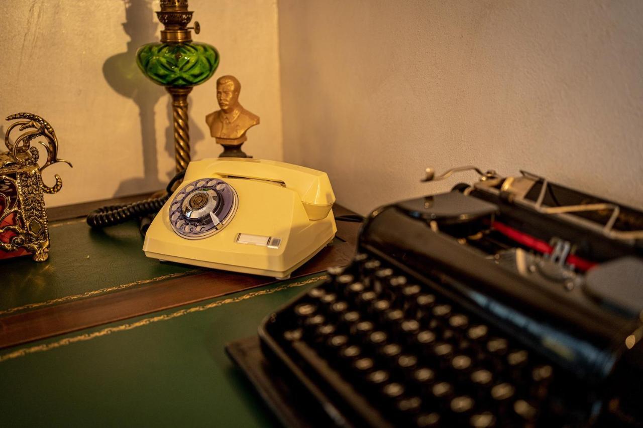 בוקרשט Private Museum Apartment With Antique Decor מראה חיצוני תמונה