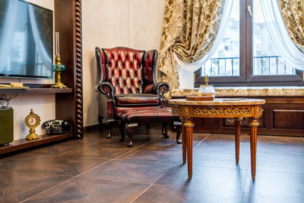 בוקרשט Private Museum Apartment With Antique Decor מראה חיצוני תמונה
