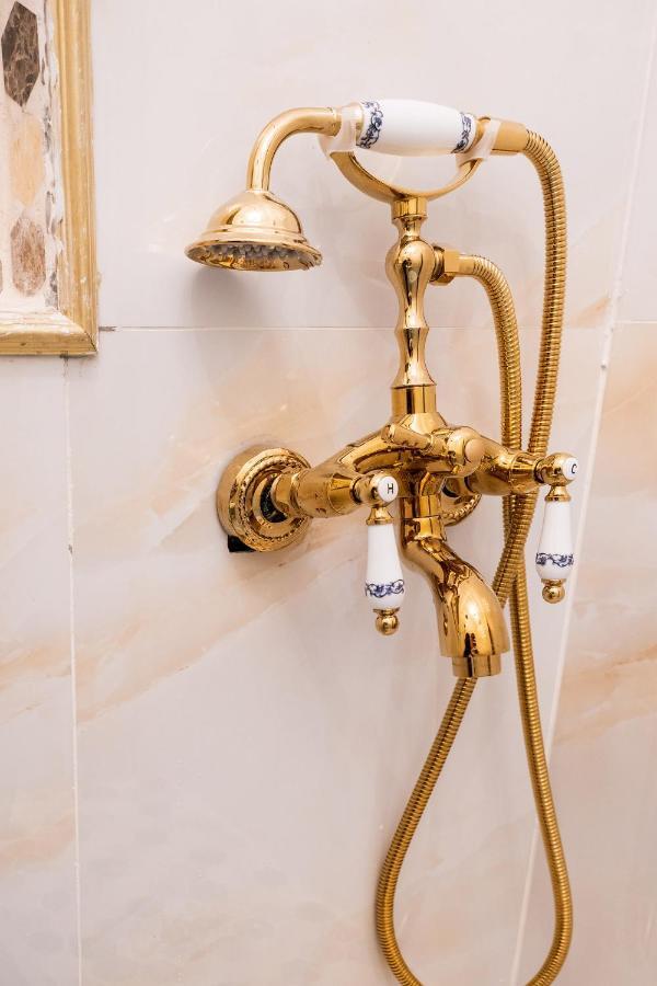 בוקרשט Private Museum Apartment With Antique Decor מראה חיצוני תמונה